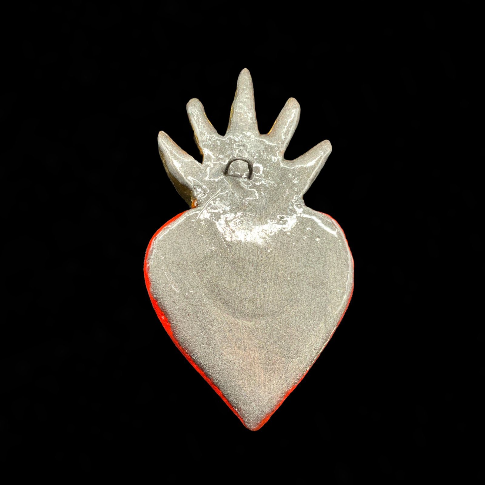 Corazón decorativo rojo 2 detalle parte trasera y enganche