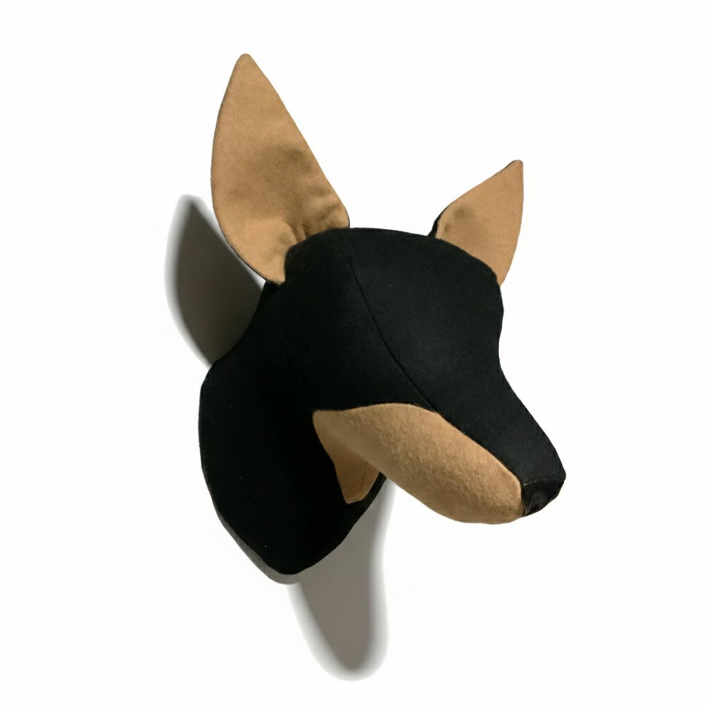 Cabeza de perro pincher de tela 1 cabeza de Perro Pincher de tela, decoracion original de pared hecha a mano en nuestro taller. Una pieza de arte textil única para tu hogar -smaap