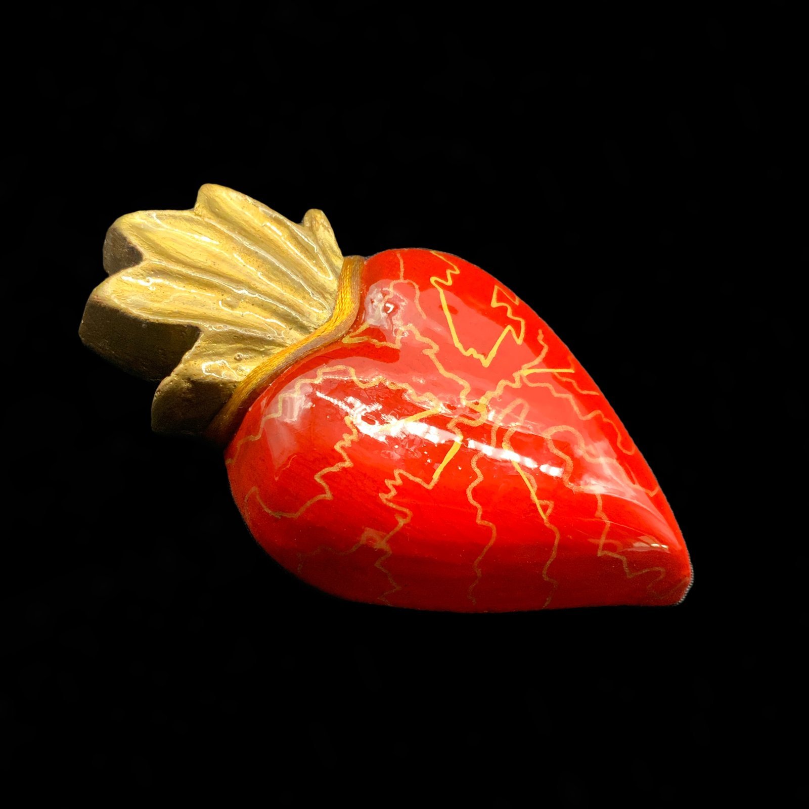 Corazón decorativo mod2 2 corazón decorativo en rojo y oro, vista lateral