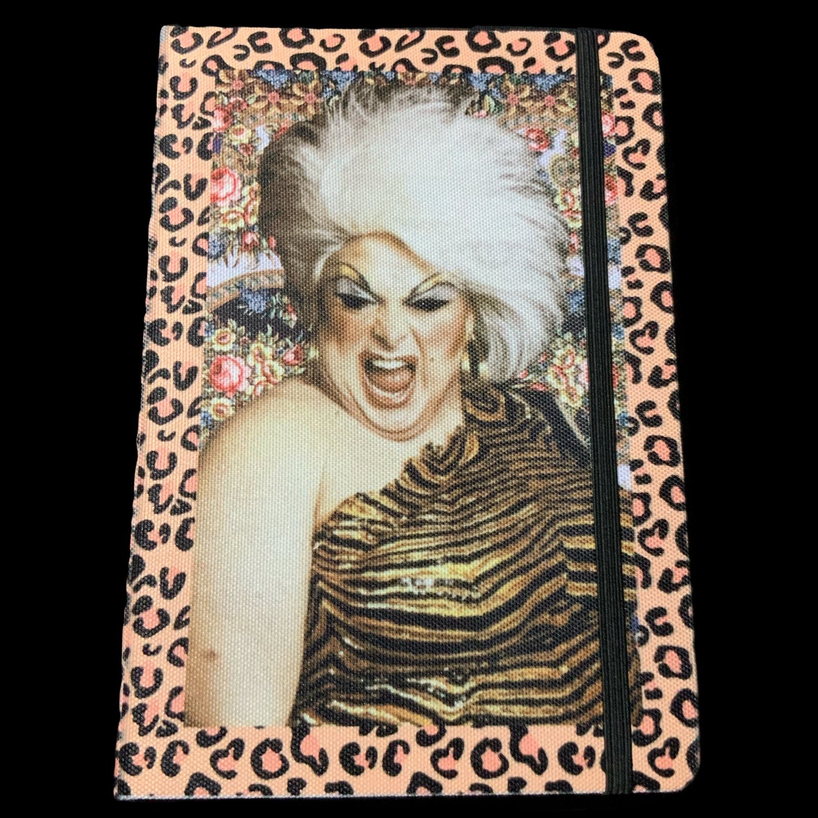 Libreta Divine 1 libreta bloc, Divine, tapas rígidas elaboradas en suave tejido rpet de plástico reciclado, ligera, y respetuosa con el medio ambiente 100 hojas