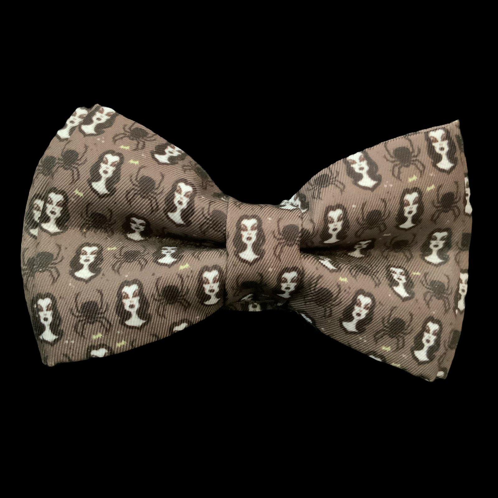 Pajarita Vampira 1 Exclusiva Cabeza de Ciervo, realizada en fibra de coco, Pieza Unica y Artesanal, decoracion exclusiva y especial para tu hogar - smaap