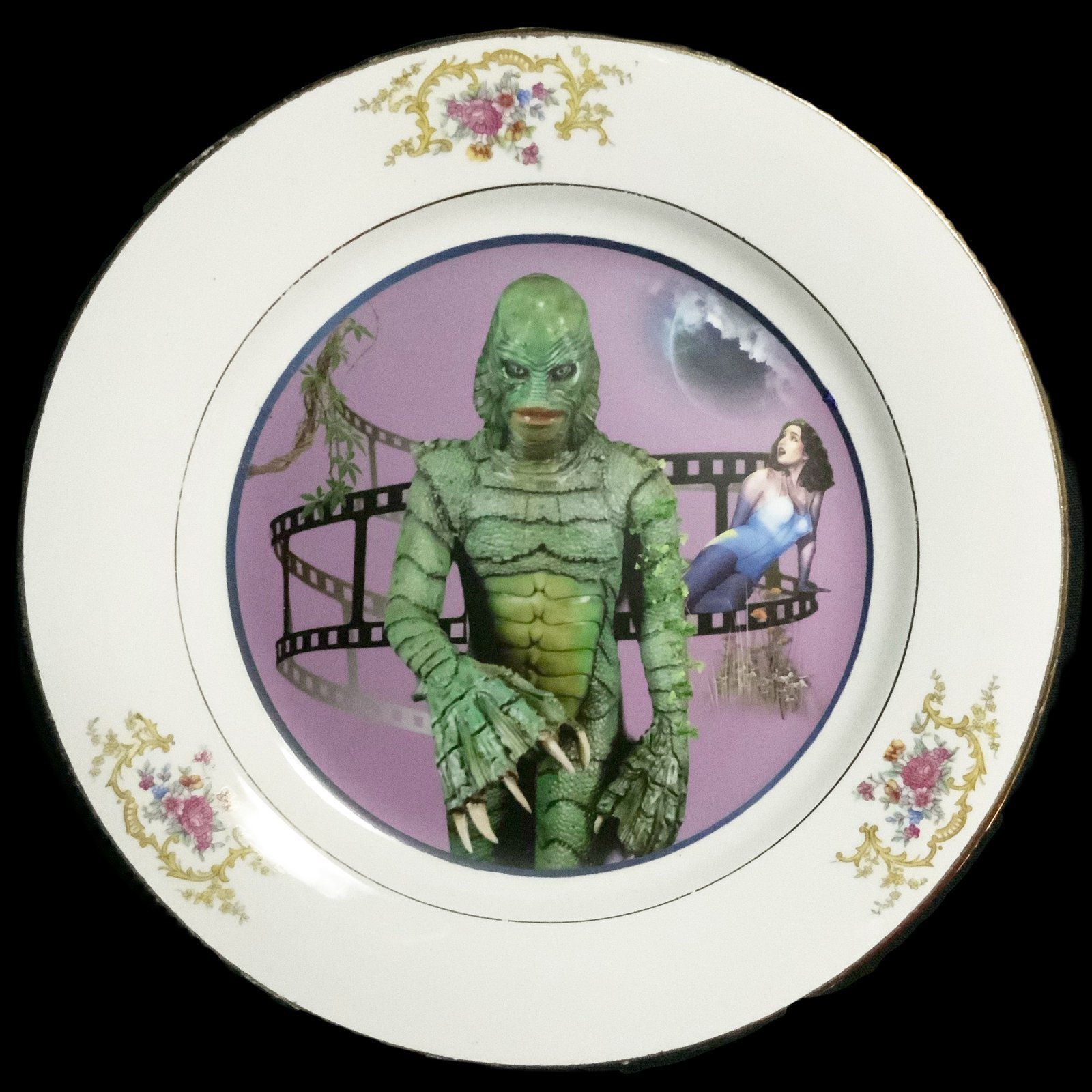 Plato decorativo Gill-Man la criatura de la laguna negra 1 plato decorativo vintage con delicado filo dorado, modificado e inspirado en la criatura del lago, decoracion diferente - smaap