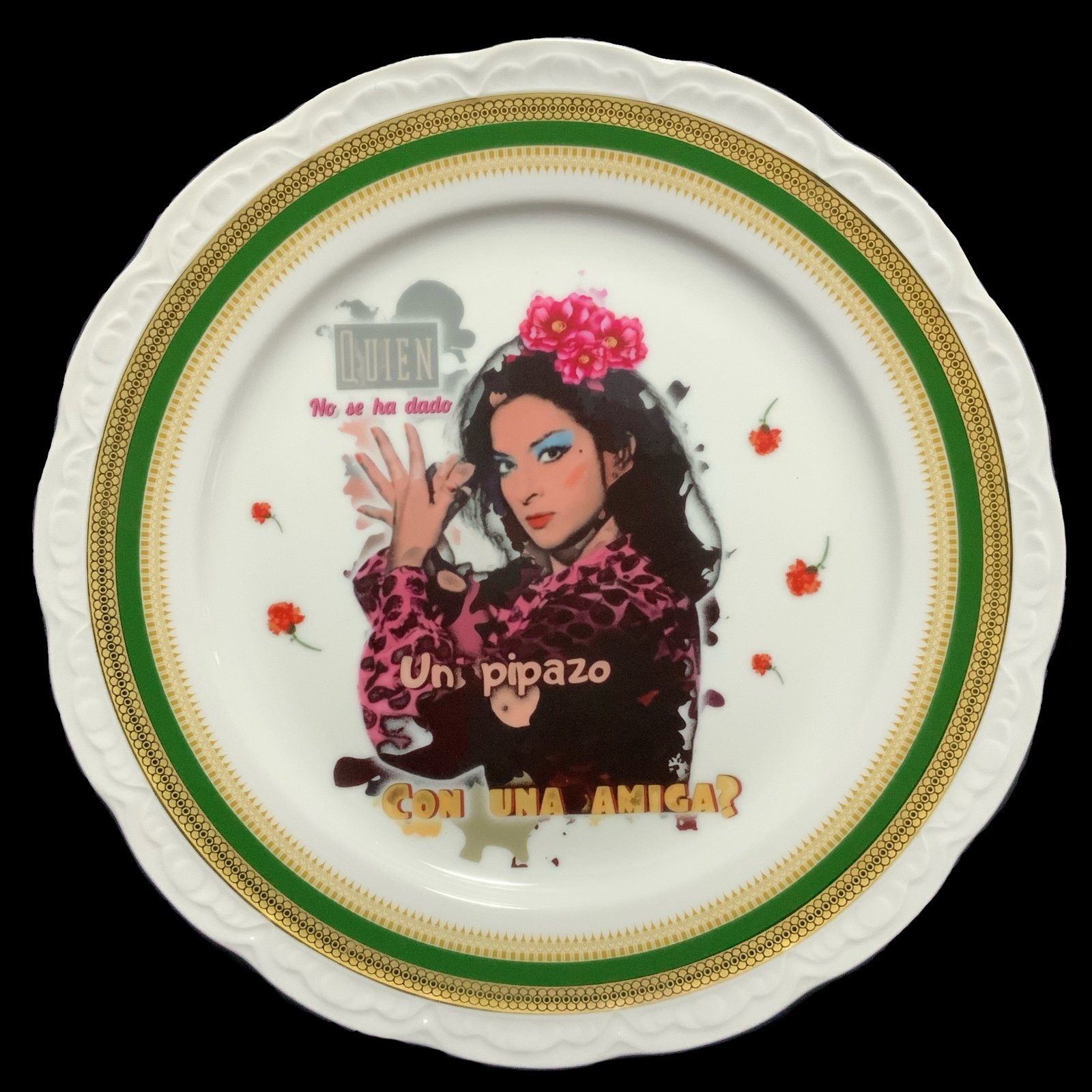 Plato decorativo Lola pipazo 1 plato vintage con delicada cenefa verde y dorado, modificado e inspirado en la gran lola flores y su mitica frase - decoracion diferente - smaap