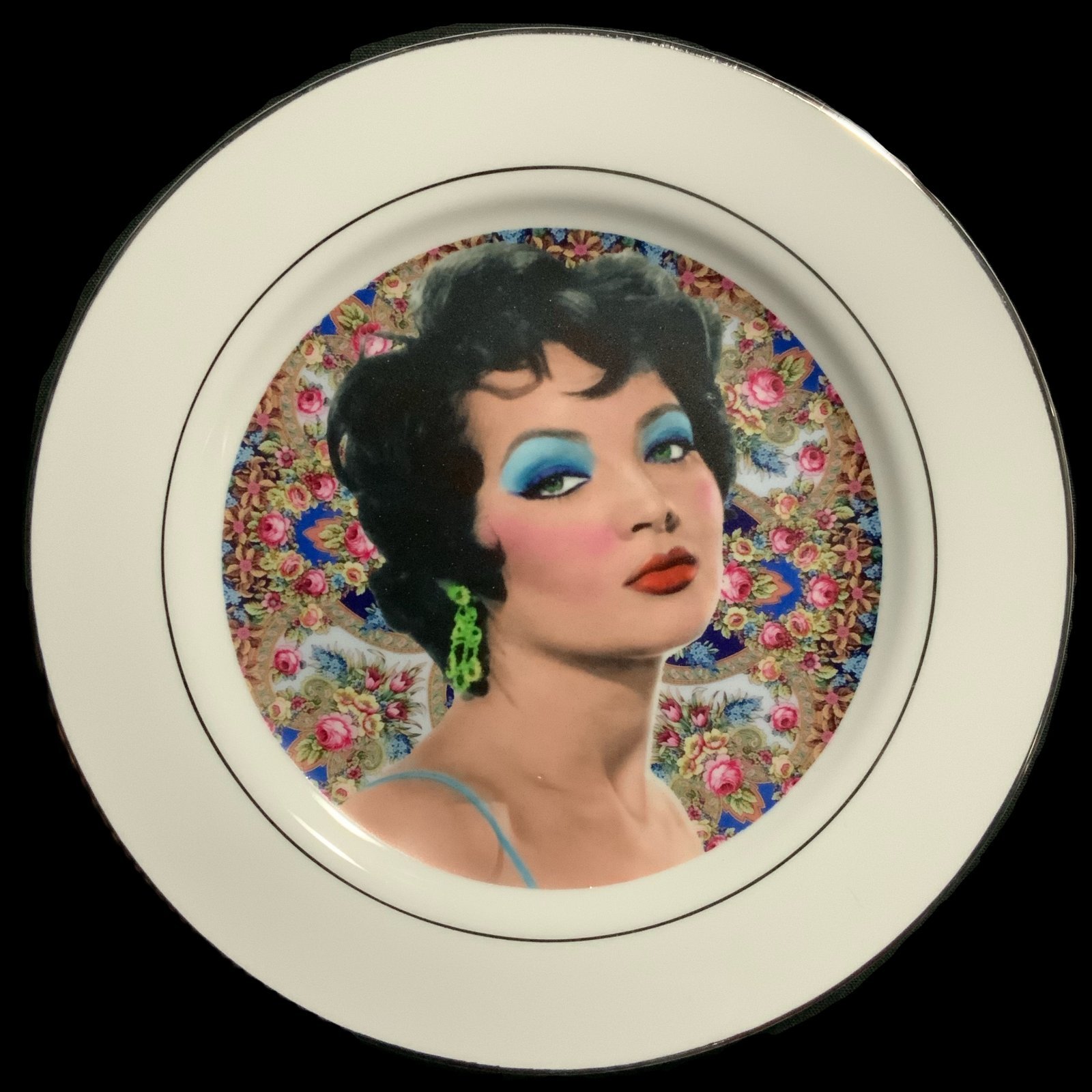 Plato decorativo Sara Montiel 1 plato decorativo con delicado filo plateado, modificado con ilustración/collage inspirado en Sara Montiel - decoracion - smaap