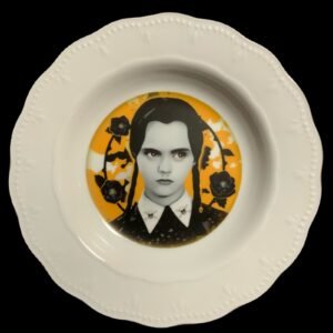 Plato decorativo Wednesday Addams