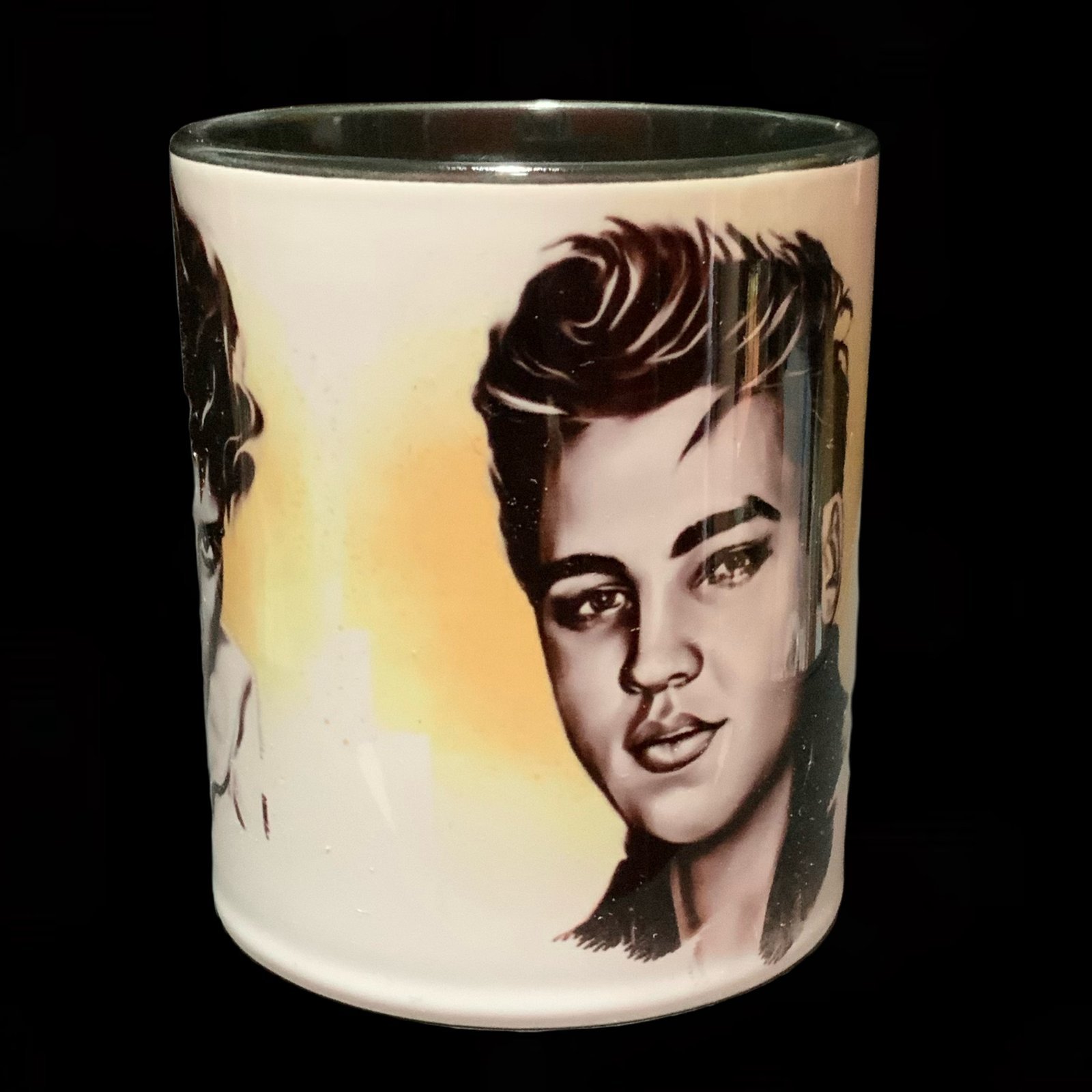 Taza Elvis 1 Taza Elvis Presley, detalle lado derecho - smaap